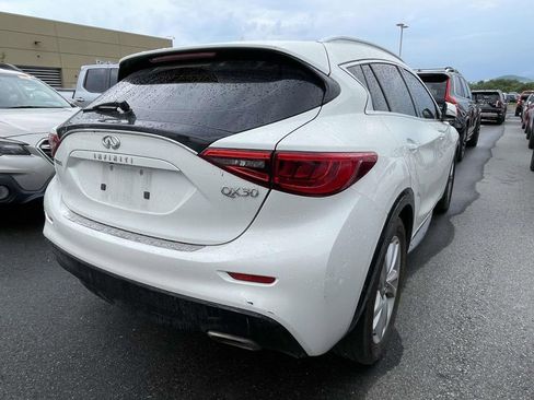 Used 2018 INFINITI QX30 Premium w/ Cargo Package FWD image 4