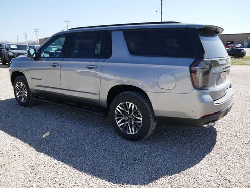 New 2026 Chevrolet Suburban Z71 w/ Z71 Off-Road Package AWD/4WD image 6