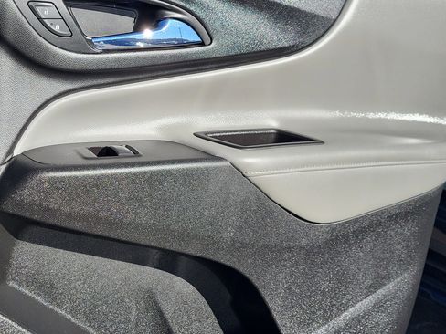 Used 2018 Chevrolet Equinox Premier image 13
