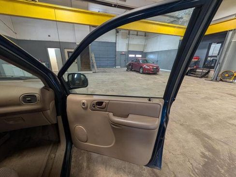 Used 2002 Dodge Caravan SE FWD image 29