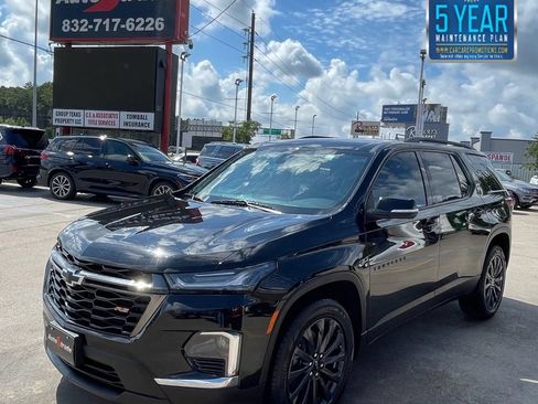 Used 2023 Chevrolet Traverse RS w/ LPO, Floor Liner Package FWD image 1