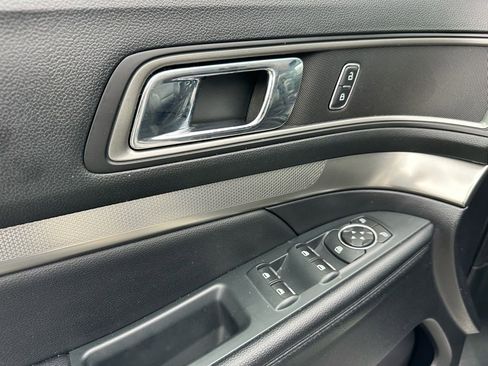 Used 2019 Ford Explorer XLT w/ Equipment Group 202A image 12