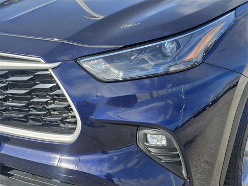 Used 2023 Toyota Highlander LE image 7