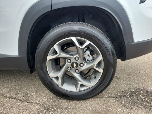 Certified 2025 Chevrolet Trax LT w/ Driver Confidence Package FWD image 34