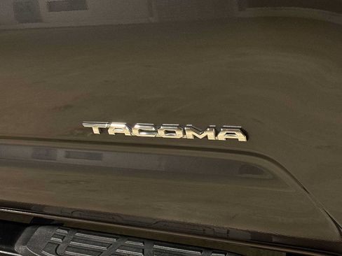 Used 2018 Toyota Tacoma TRD Sport w/ Exterior Package AWD/4WD image 27