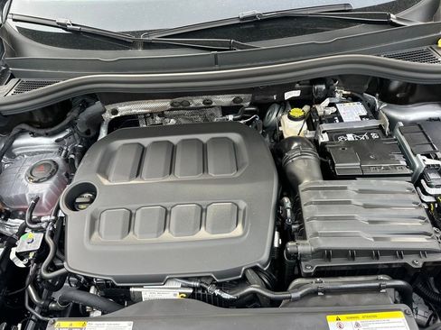 New 2025 Volkswagen Tiguan SE image 25