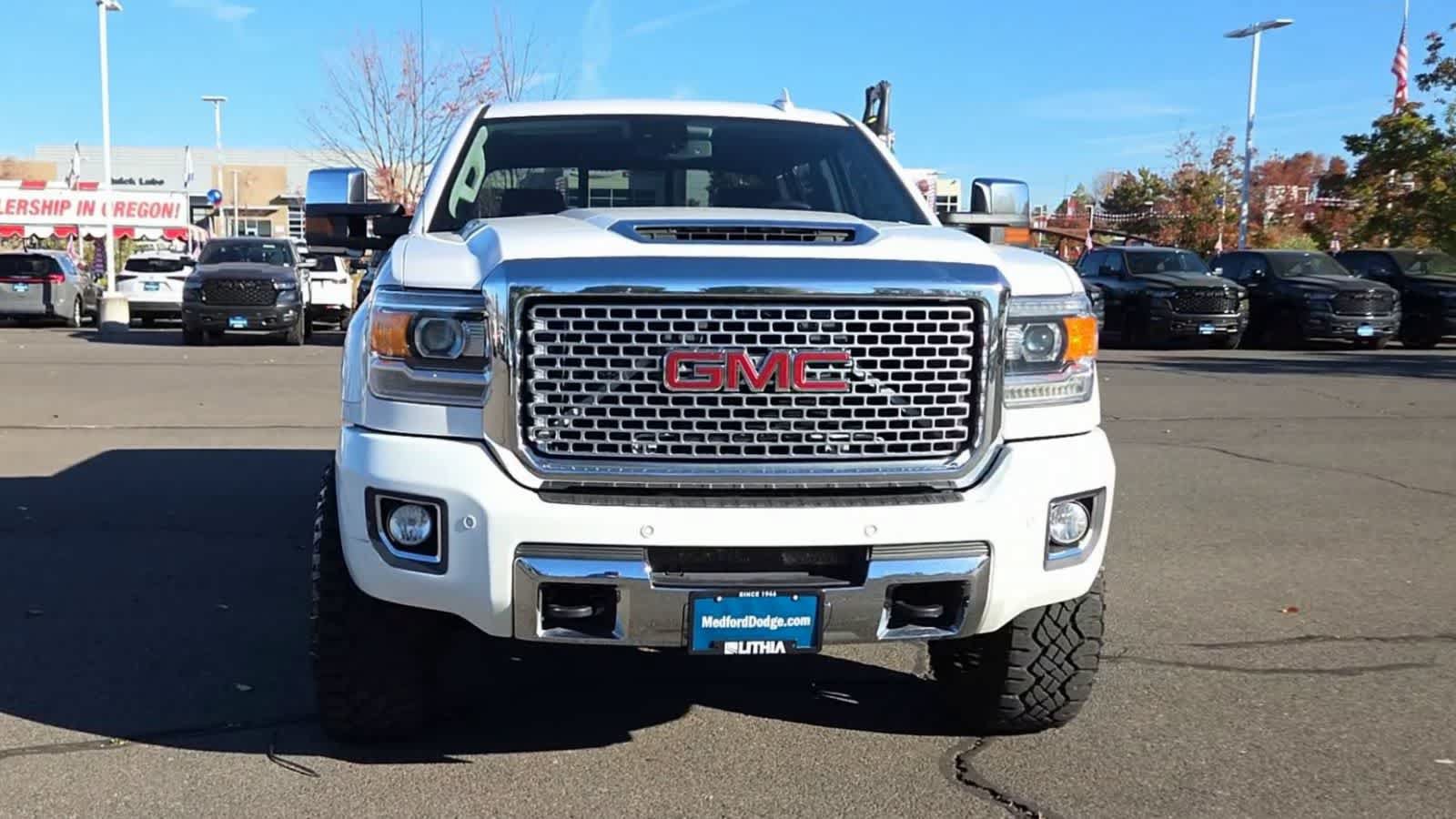 Used 2017 GMC Sierra 2500 Denali AWD/4WD image 3