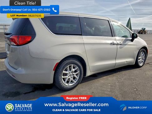 Used 2017 Chrysler Pacifica LX image 4