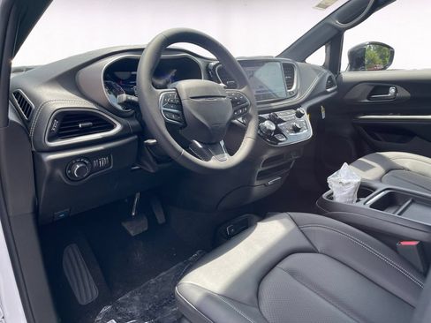 New 2027 Chrysler Pacifica Select w/ Family Tech Group FWD image 10