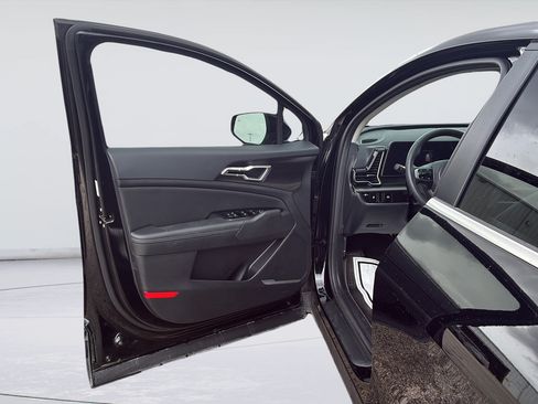 Used 2025 Kia Sportage EX FWD image 11