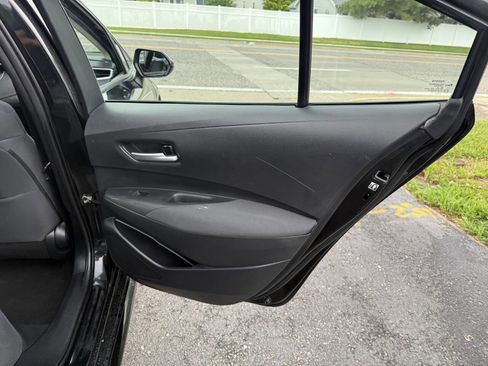 Used 2020 Toyota Corolla LE FWD image 12