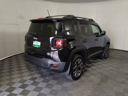Used 2015 Jeep Renegade Latitude w/ Cold Weather Group AWD/4WD image 9