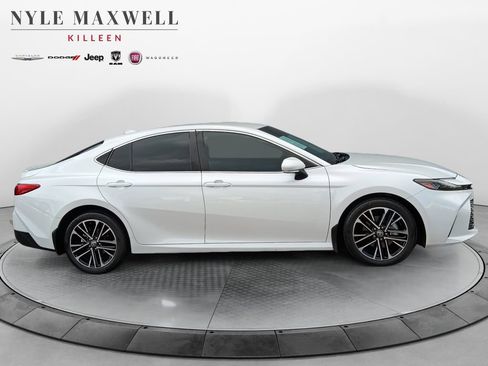 Used 2025 Toyota Camry XLE FWD image 17