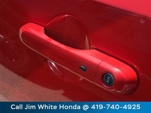 Used 2018 Jeep Renegade Latitude w/ Advanced Technology Group FWD image 12