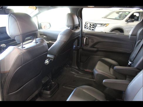 Used 2021 Toyota Sienna XSE w/ XSE Plus Package FWD image 12