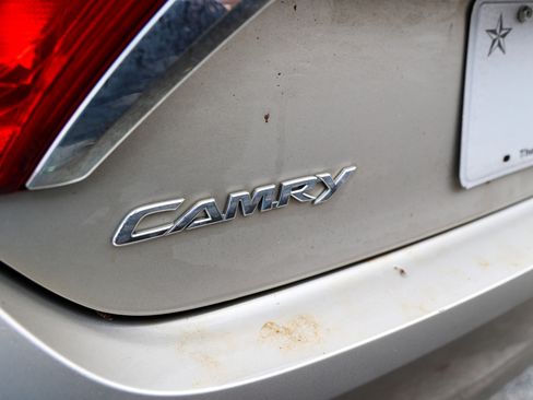 Used 2016 Toyota Camry LE image 11