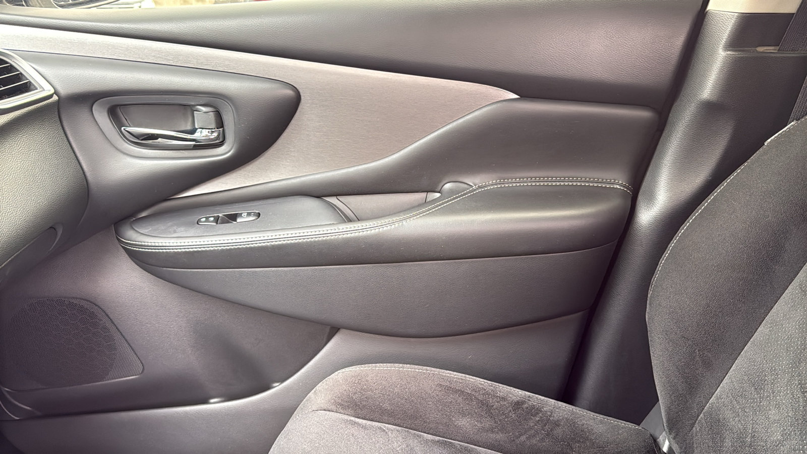 Used 2019 Nissan Murano SV AWD/4WD image 18