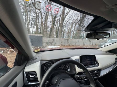 Used 2025 Nissan Rogue SV image 31