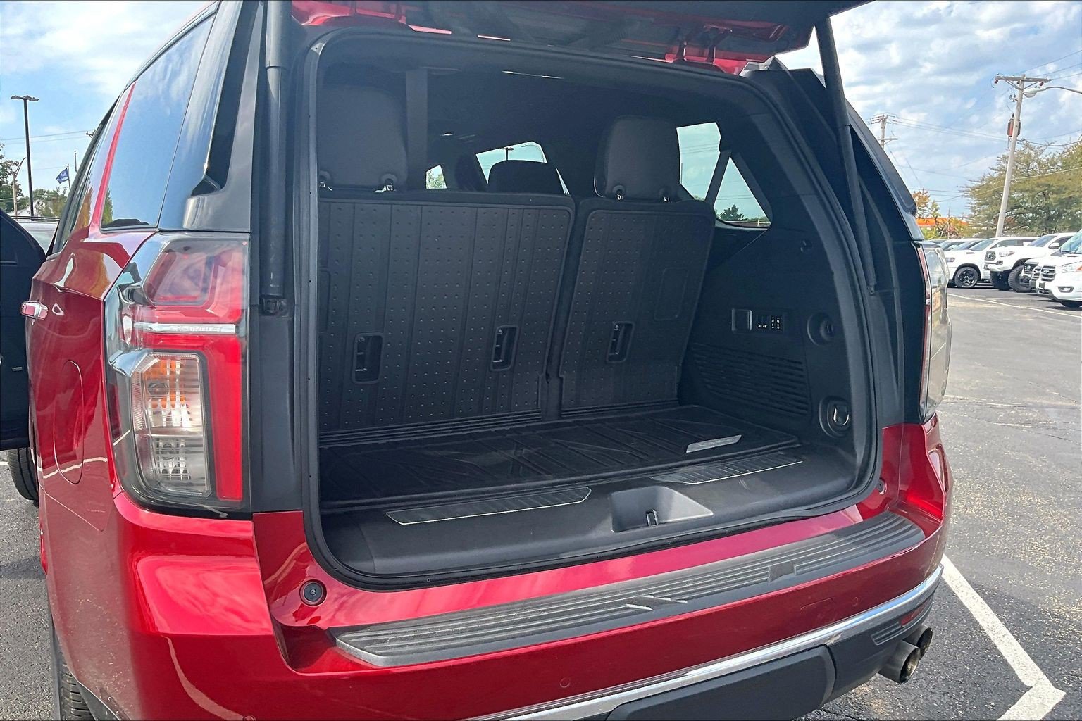 Used 2023 Chevrolet Tahoe Premier w/ Premium Package 2 AWD/4WD image 20