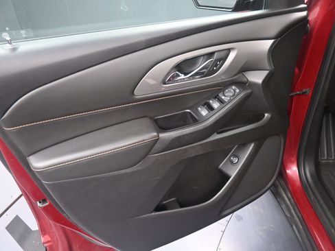 Used 2018 Chevrolet Traverse LT image 13