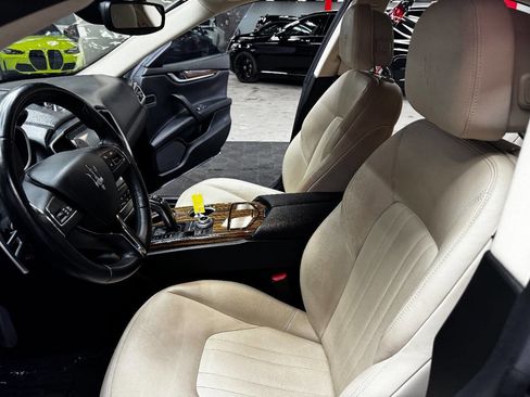 Used 2019 Maserati Ghibli S image 32