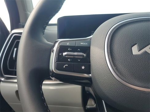 New 2025 Kia Sorento S image 18