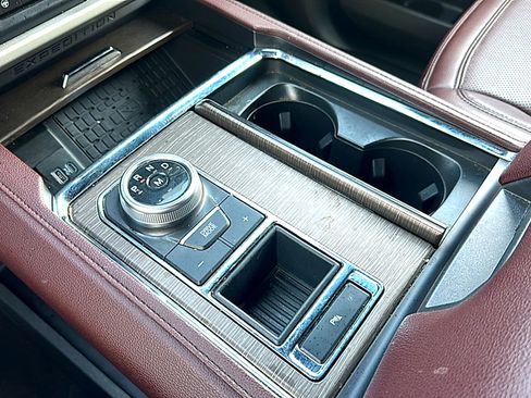 Used 2023 Ford Expedition Limited image 36