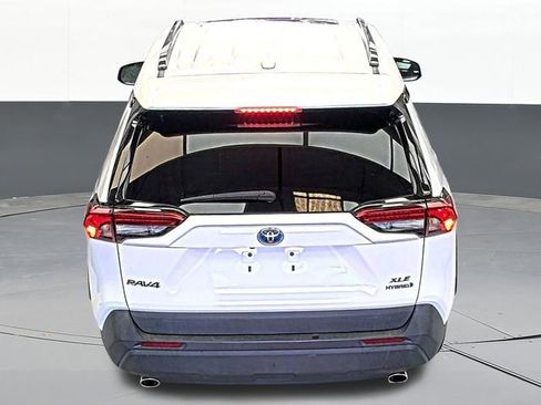 Used 2021 Toyota RAV4 XLE w/ Convenience Package image 6