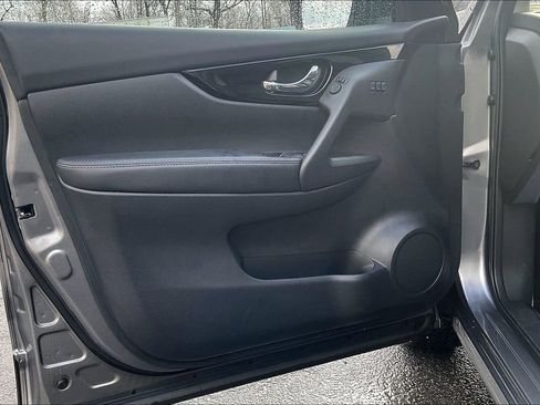 Used 2022 Nissan Rogue Sport SL w/ Premium Package image 22