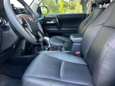 Used 2022 Toyota 4Runner TRD Off-Road Premium w/ Moonroof Package AWD/4WD image 10