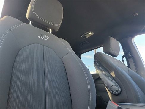 Used 2018 Chrysler Pacifica Touring Plus w/ S Appearance Package image 18