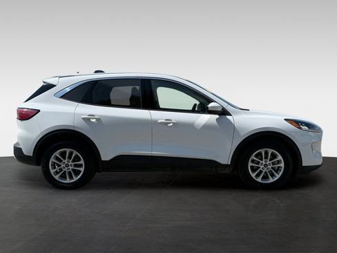 Used 2021 Ford Escape SE FWD image 4