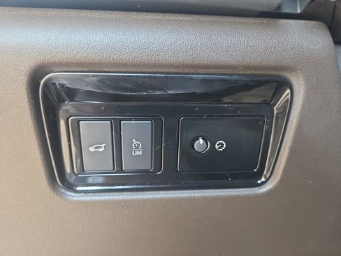 Used 2019 Jaguar F-PACE Portfolio AWD/4WD image 19