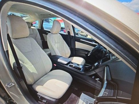 Used 2017 Ford Fusion Titanium AWD/4WD image 12