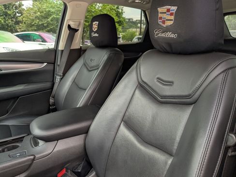 Used 2018 Cadillac XT5 Luxury w/ Driver Awareness Package FWD image 11