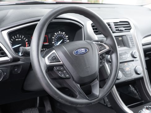 Used 2017 Ford Fusion SE image 11