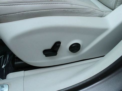 Used 2020 Jeep Cherokee Limited FWD image 15
