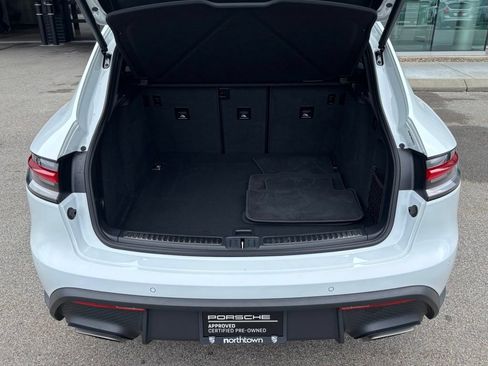 Certified 2023 Porsche Macan AWD/4WD image 11