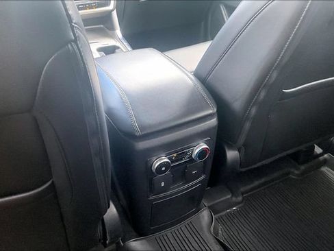 Used 2022 Ford Explorer XLT w/ Equipment Group 202A AWD/4WD image 33