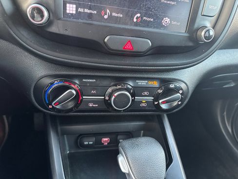Used 2022 Kia Soul LX FWD image 15
