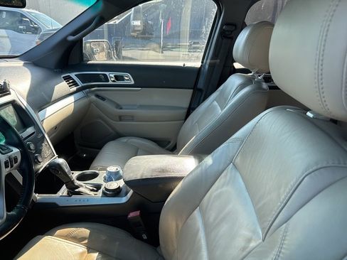 Used 2014 Ford Explorer XLT w/ Equipment Group 202A image 9