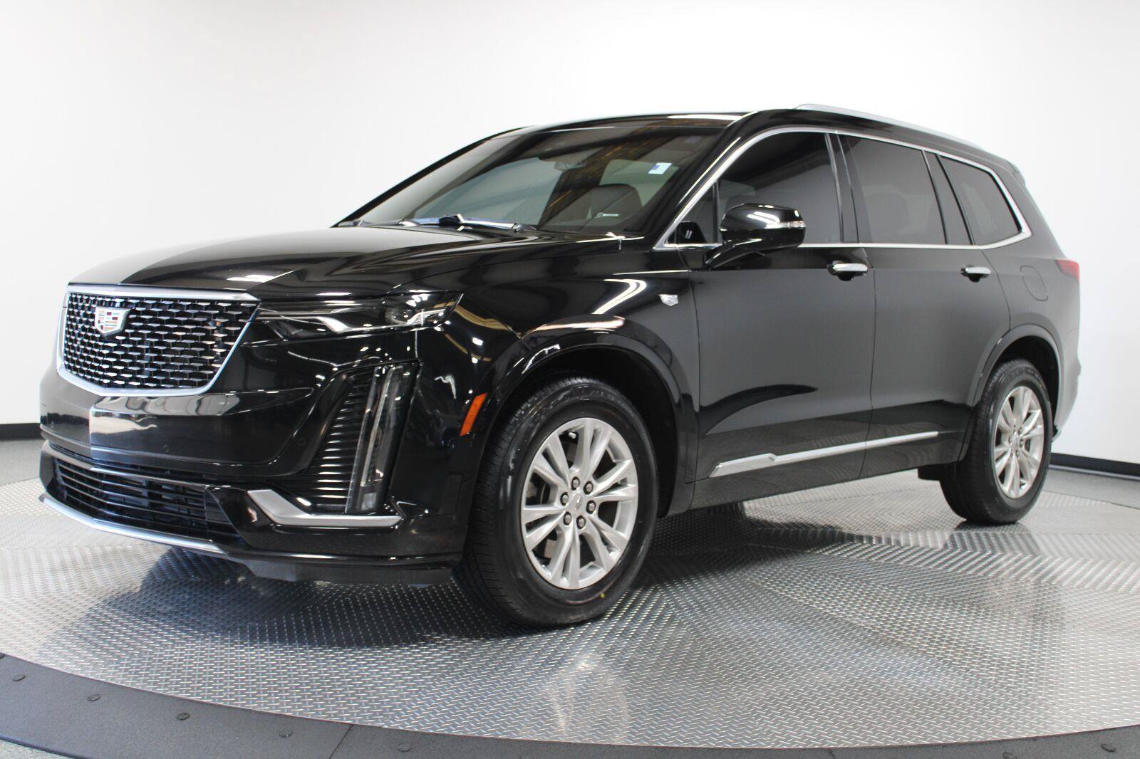 Certified 2023 Cadillac XT6 Luxury FWD image 4