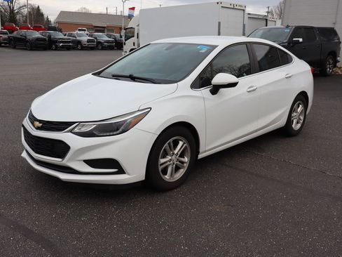 Used 2016 Chevrolet Cruze LT w/ Convenience Package image 2
