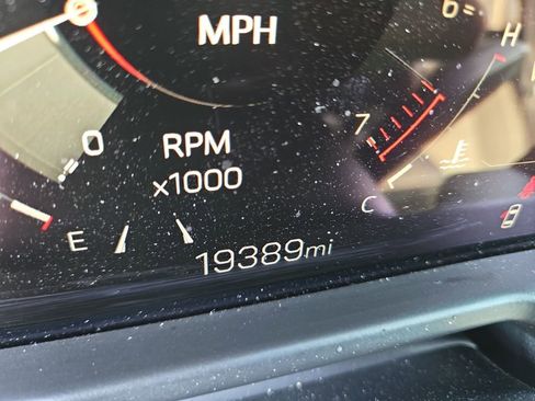 Used 2025 GMC Acadia Elevation image 14