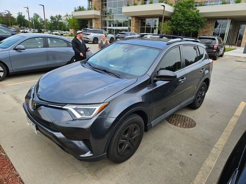 Used 2017 Toyota RAV4 LE AWD/4WD image 2