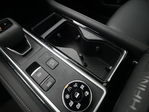 Used 2025 Nissan Pathfinder SL w/ SL Premium Package image 17