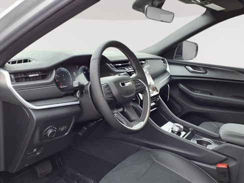 New 2025 Jeep Grand Cherokee 4WD image 10