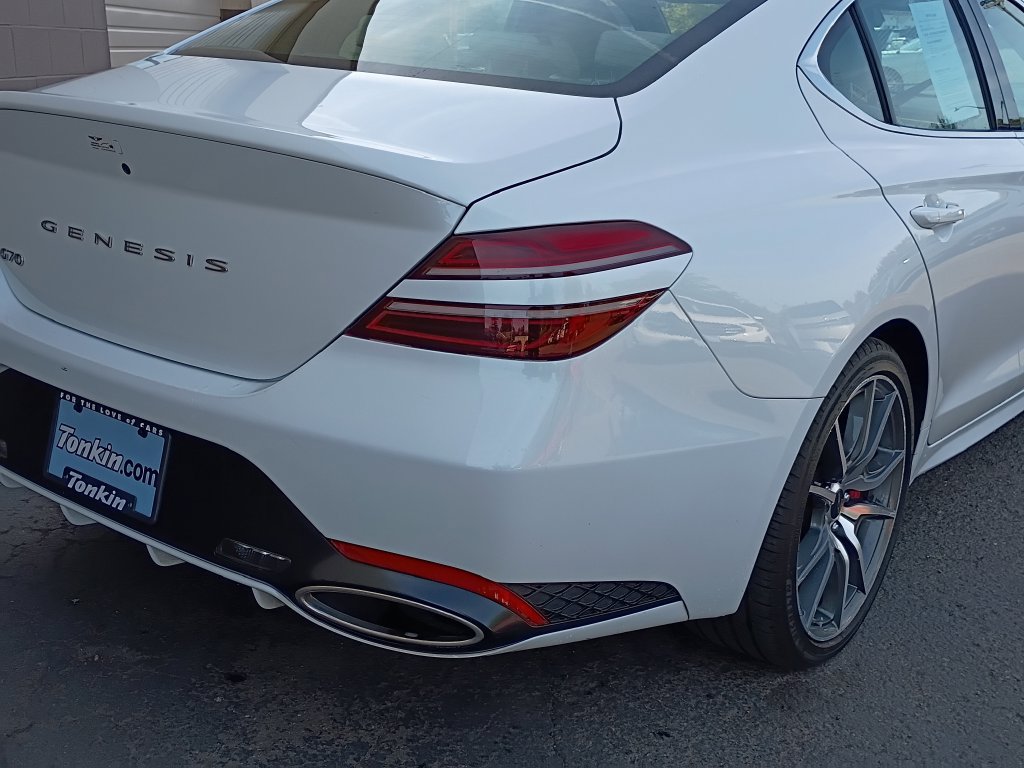 Used 2025 Genesis G70 2.5T RWD image 5