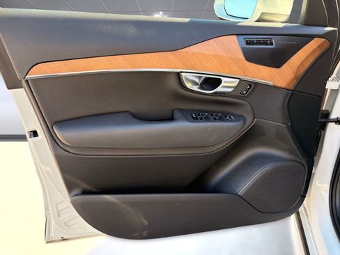 Certified 2022 Volvo XC90 T6 Momentum w/ Advanced Package image 21