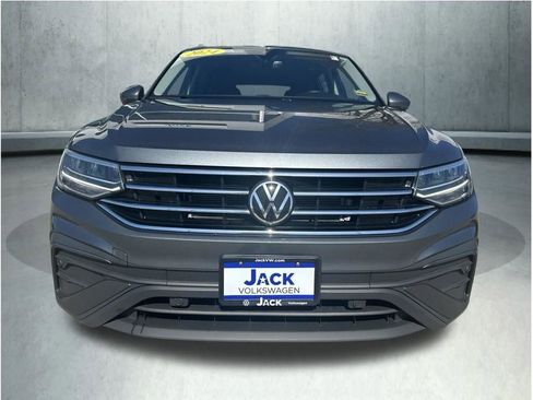 Used 2024 Volkswagen Tiguan SE w/ Panoramic Sunroof Package AWD/4WD image 11